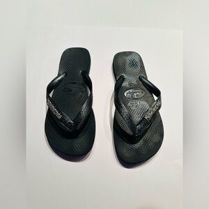 Havaianas Black Top Flip Flop With Silver Metal Logo